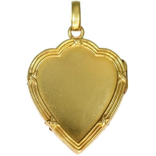 Red gold Victorian heart shaped locket